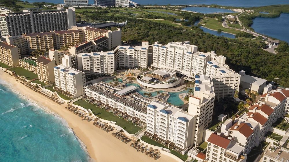 undefined Hilton Cancun Mar Caribe All-Inclusive Resort 6