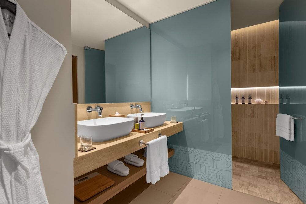 Hilton Cancun Mar Caribe All-Inclusive Resort Resort View Room - King Bed 5