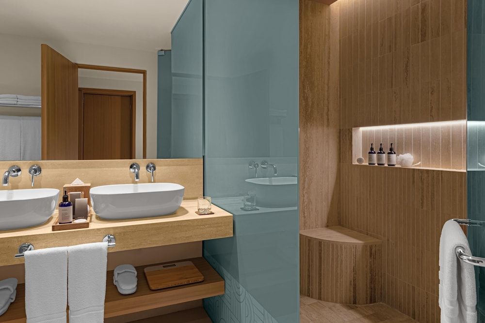 Hilton Cancun Mar Caribe All-Inclusive Resort Resort View Room - King Bed 6