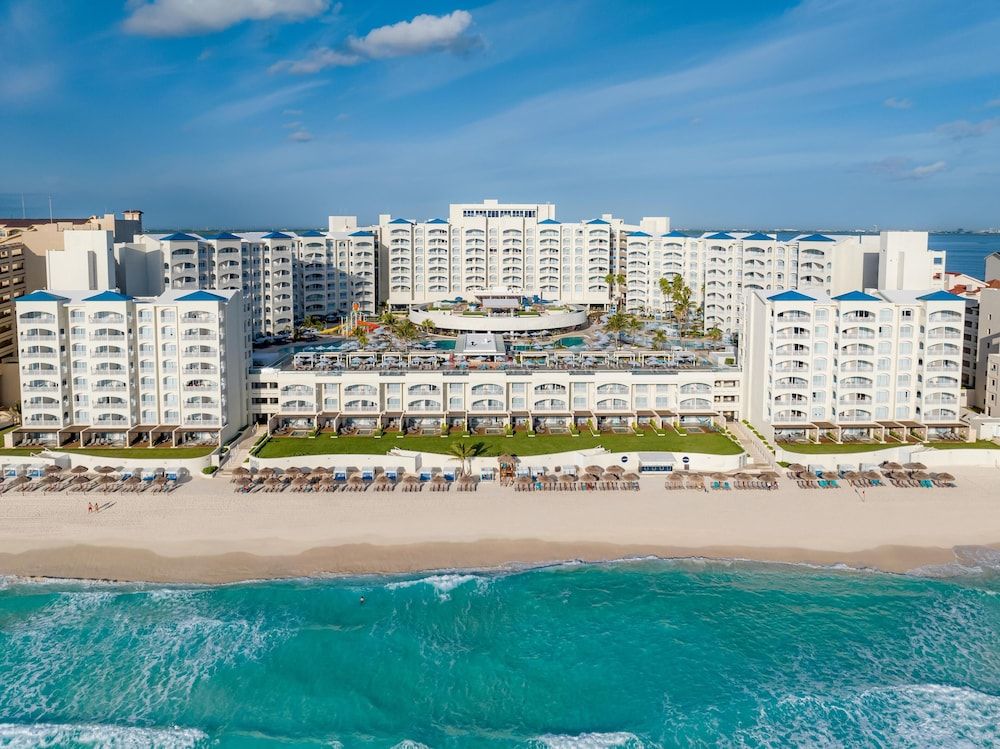 undefined Hilton Cancun Mar Caribe All-Inclusive Resort 3