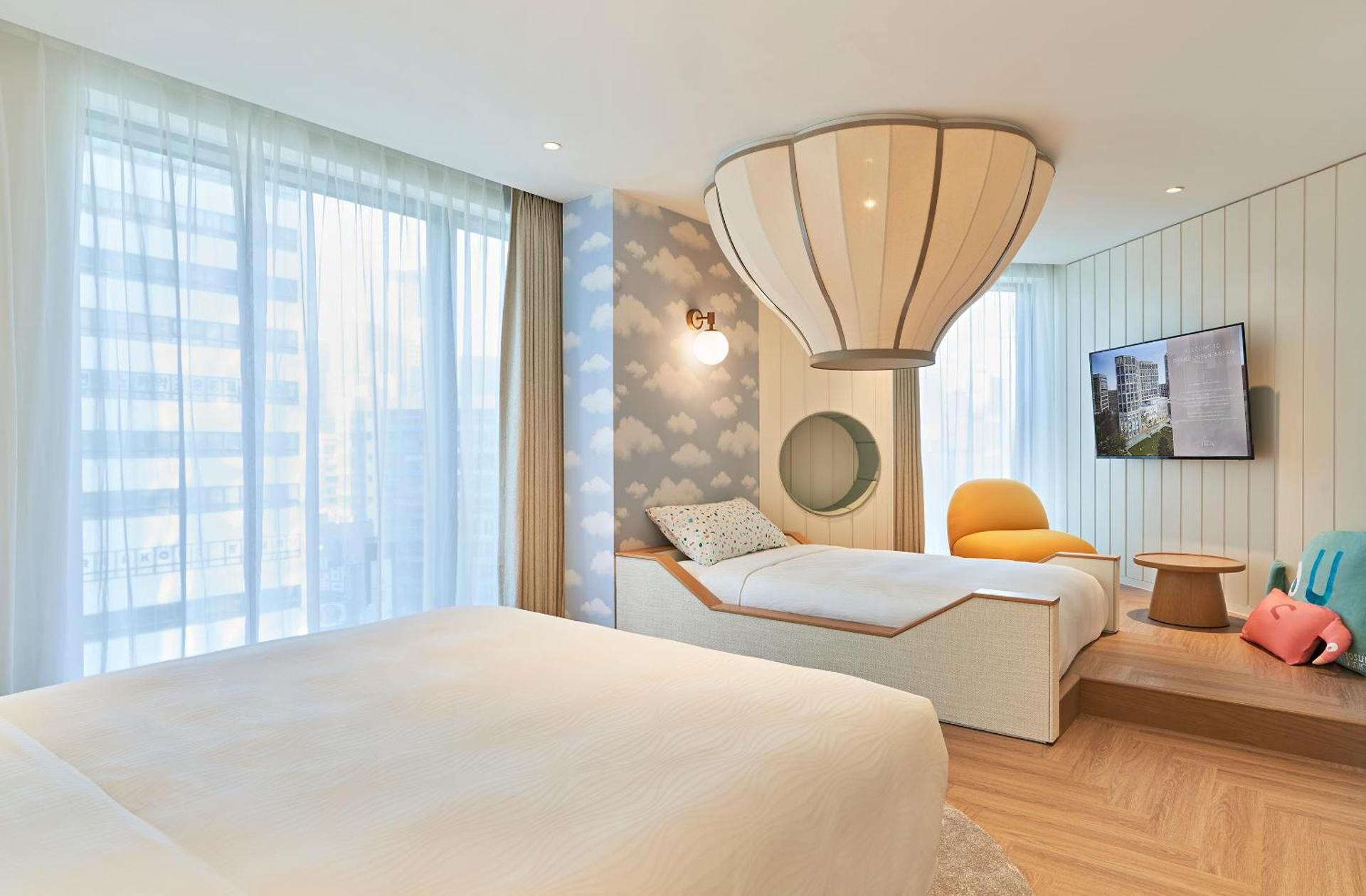 Deluxe City View Kids Room