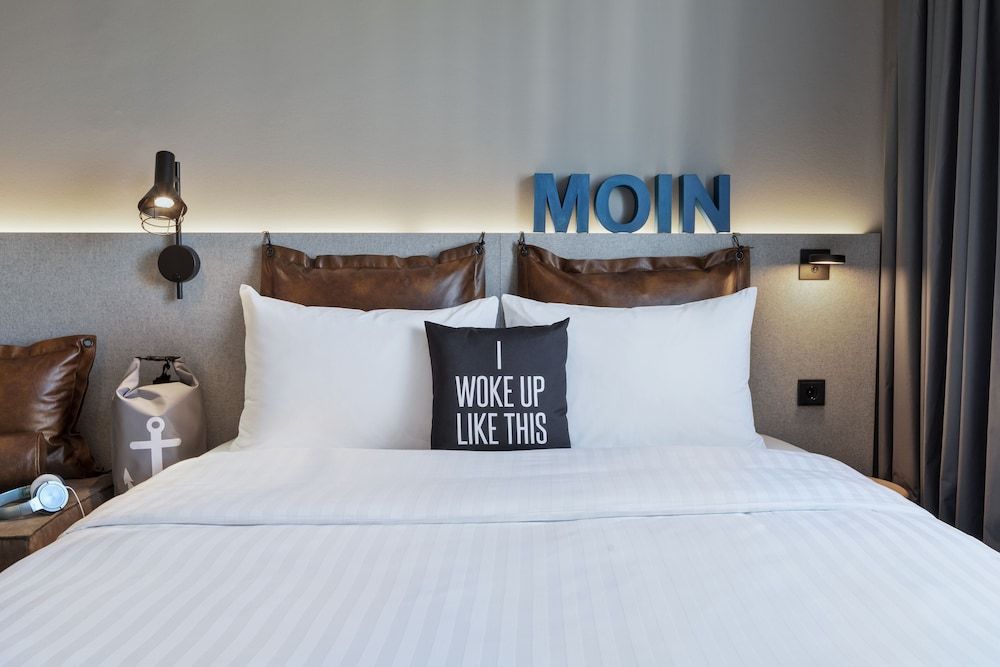 Moxy Hamburg City Room, 1 Queen Bed 2