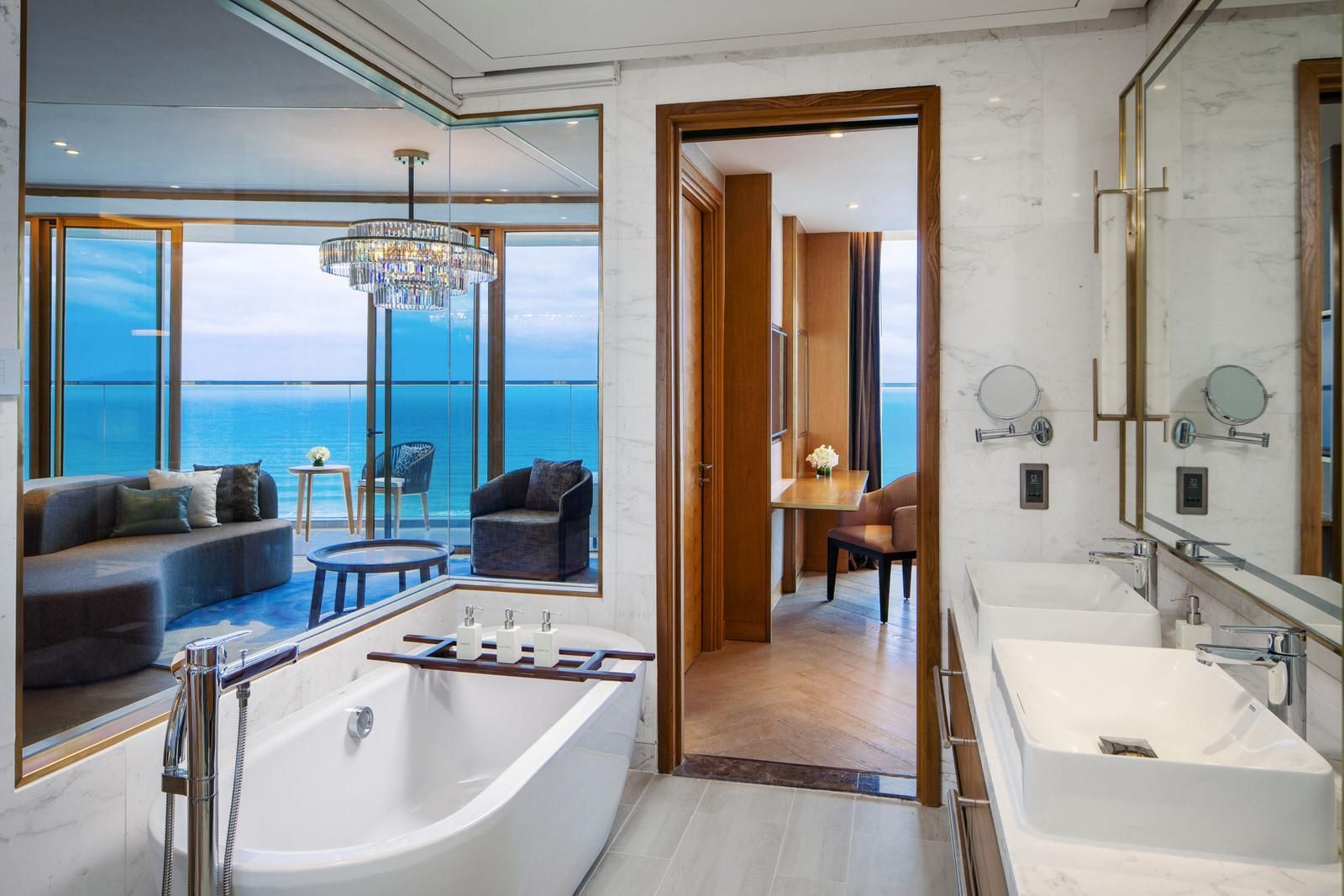 Seaview Deluxe Suite King