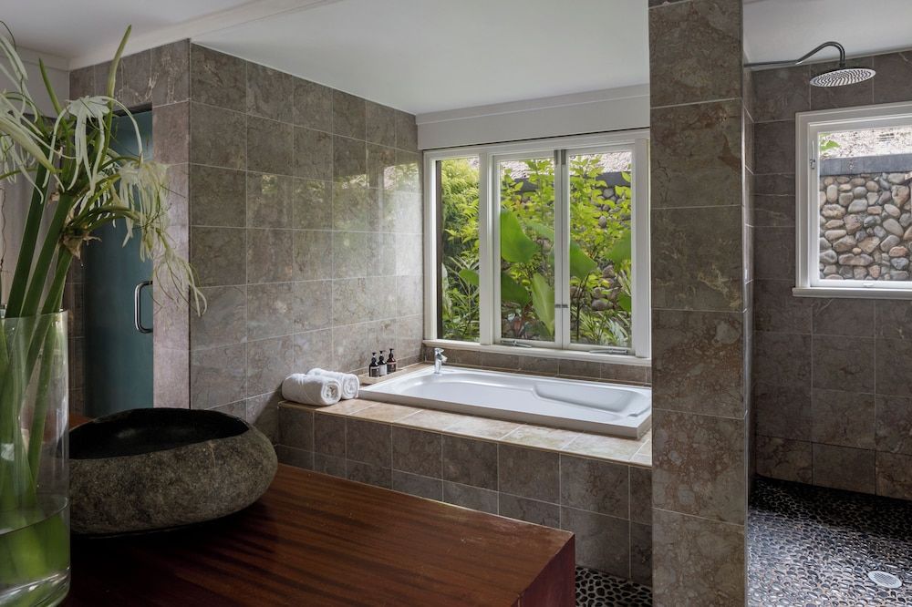 Beachfront Pool Suite