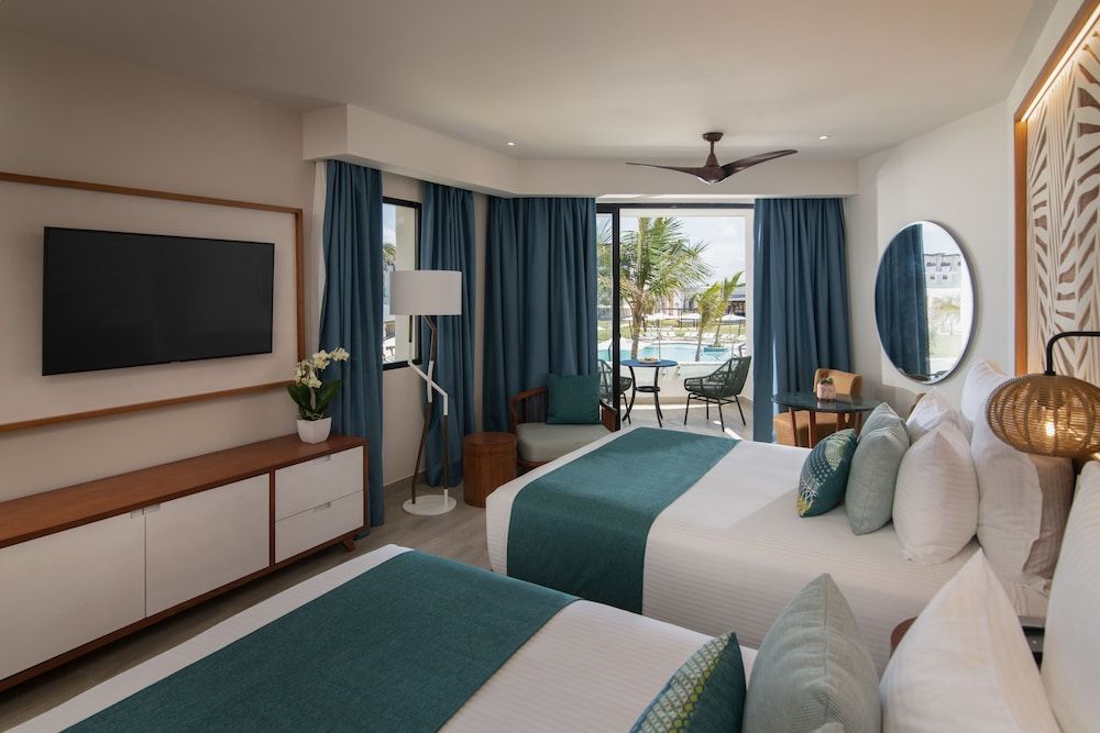 Preferred Club Jr. Suite Swim Out Double