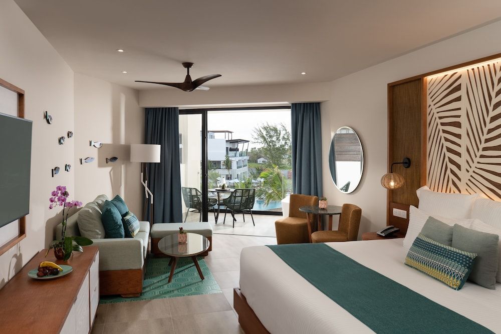 Junior Suite Pool View King