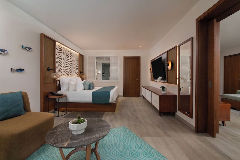 Preferred Club Master Suite Swim Out Ocean Front