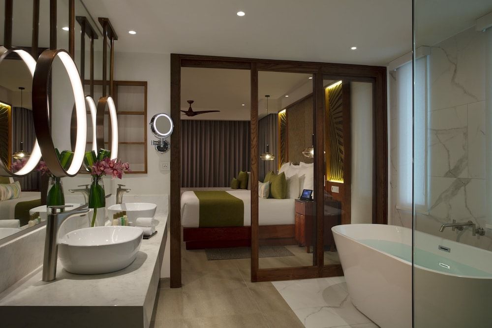 Preferred Club Presidential Suite Swim Out Ocean Front