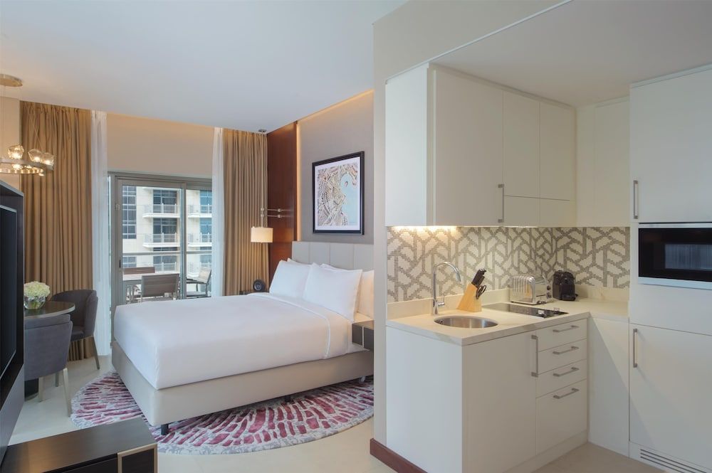 Hilton Doha The Pearl Studio, 1 King Bed, Balcony 3