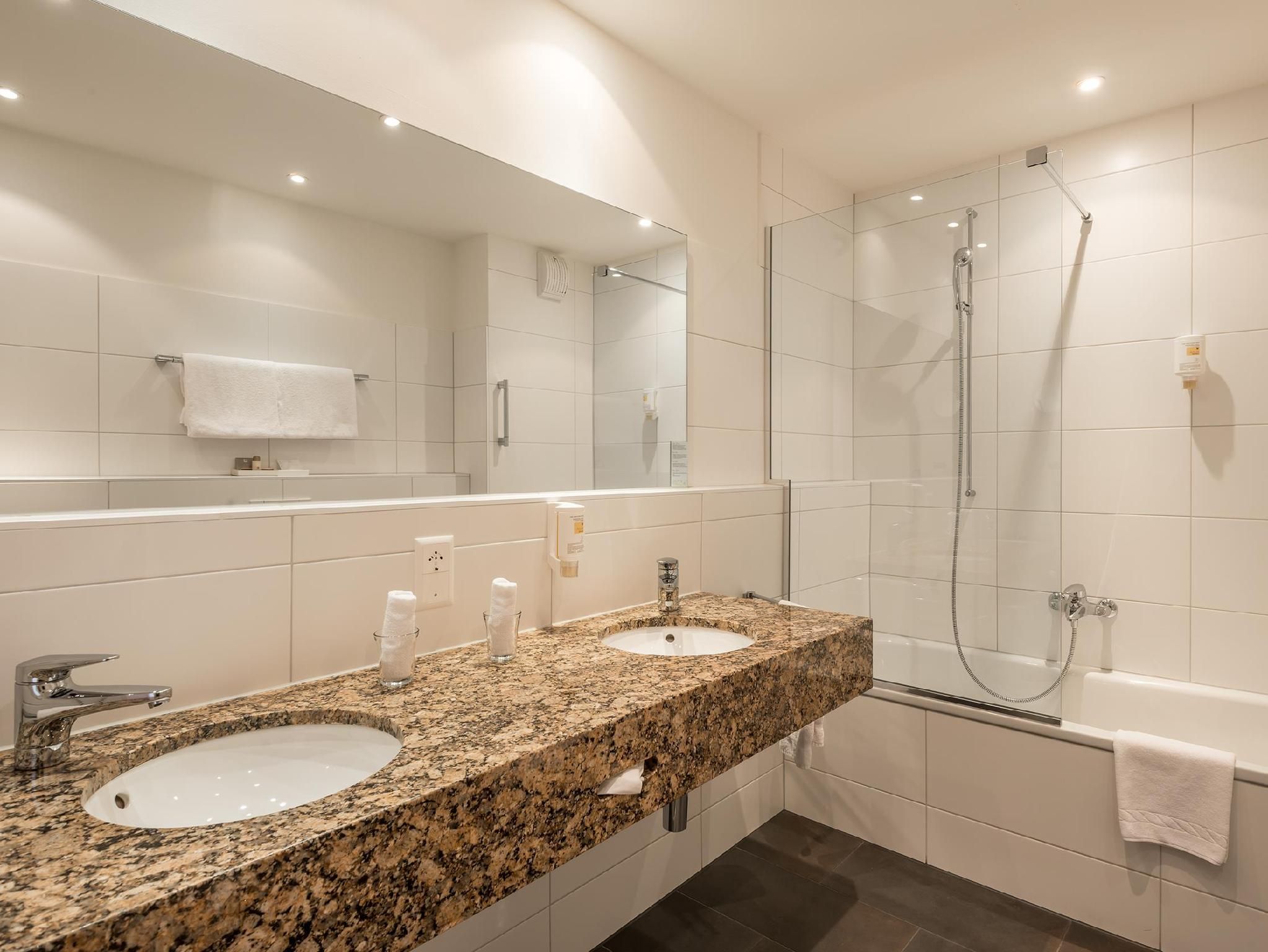 Hotel Monopol Luzern Double Room 3