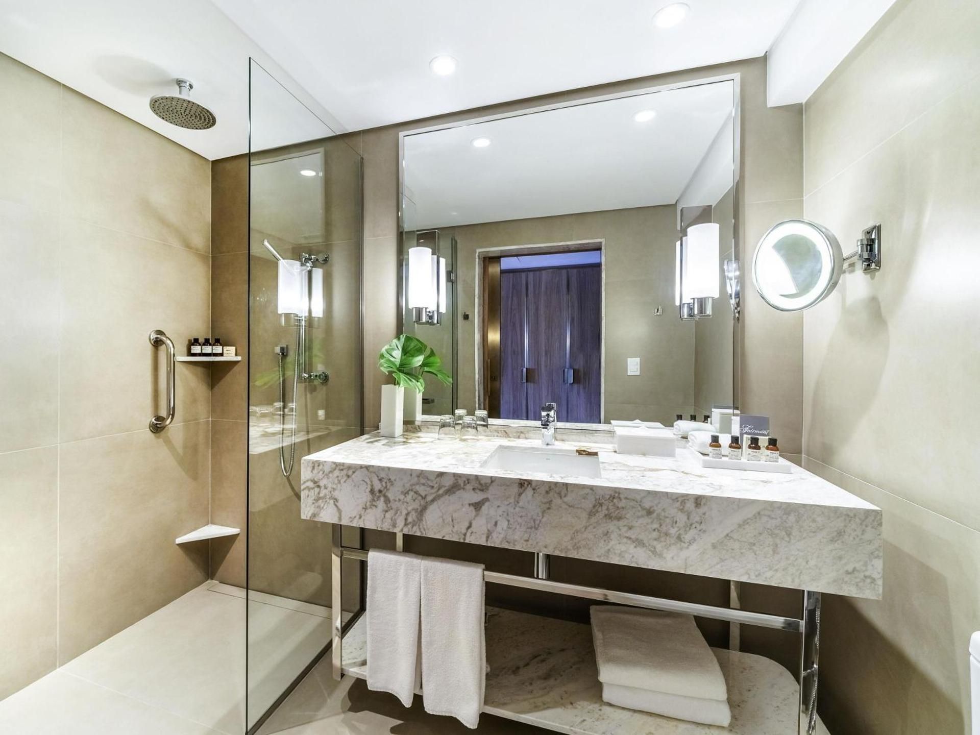 Fairmont Gold King Room with City View