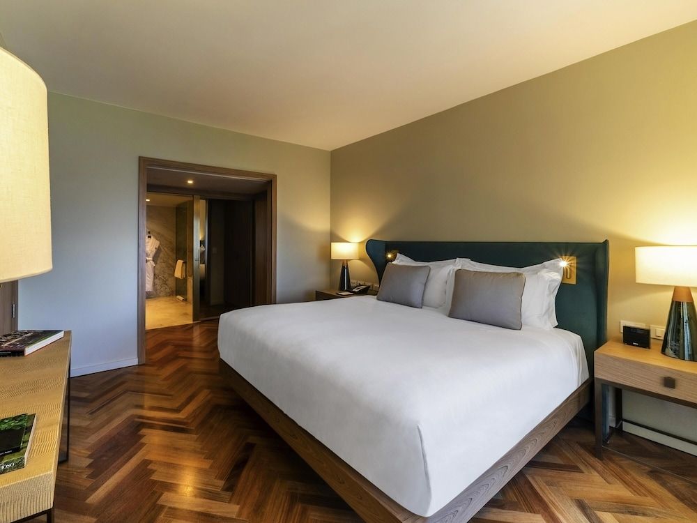 1 Bedroom Suite, 1 King Bed, Sea View