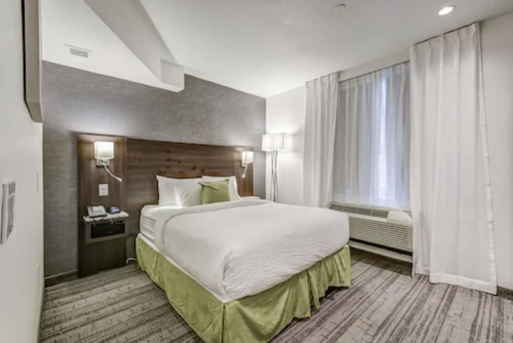 EST Hotel