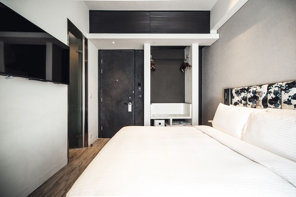 undefined Page148, Page Hotel 7