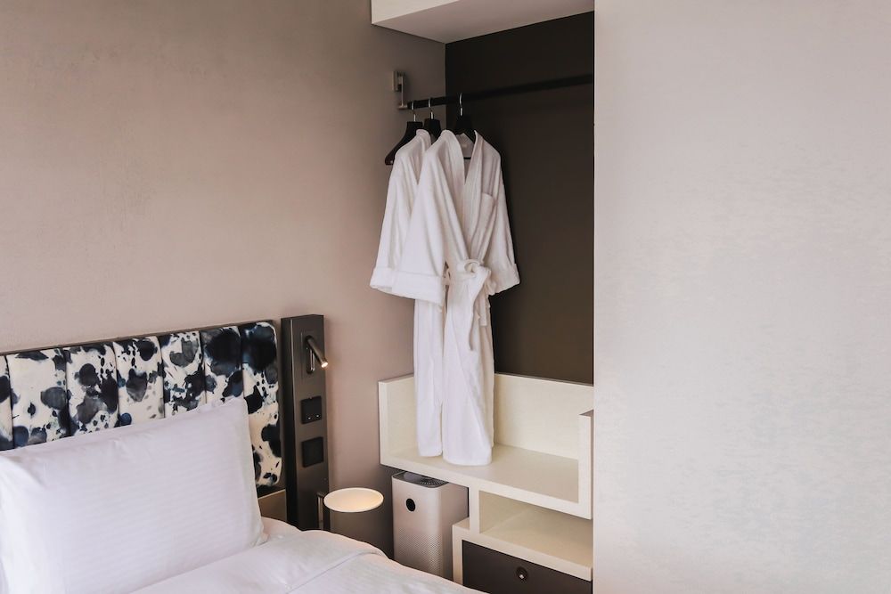 Page148, Page Hotel Deluxe King High Floor 12