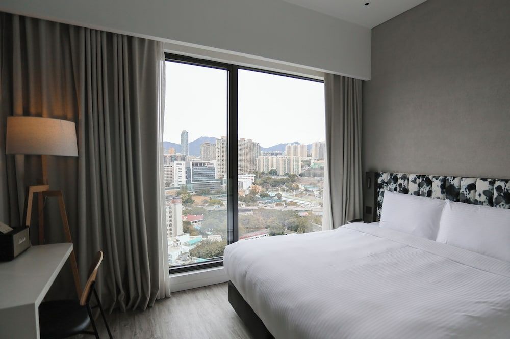 Page148, Page Hotel Deluxe King High Floor