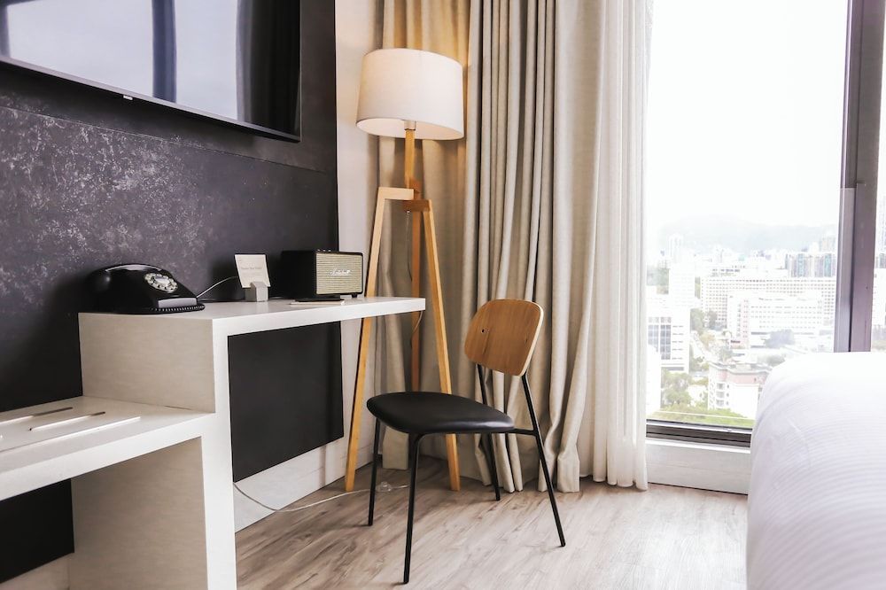 Page148, Page Hotel Deluxe King High Floor 13