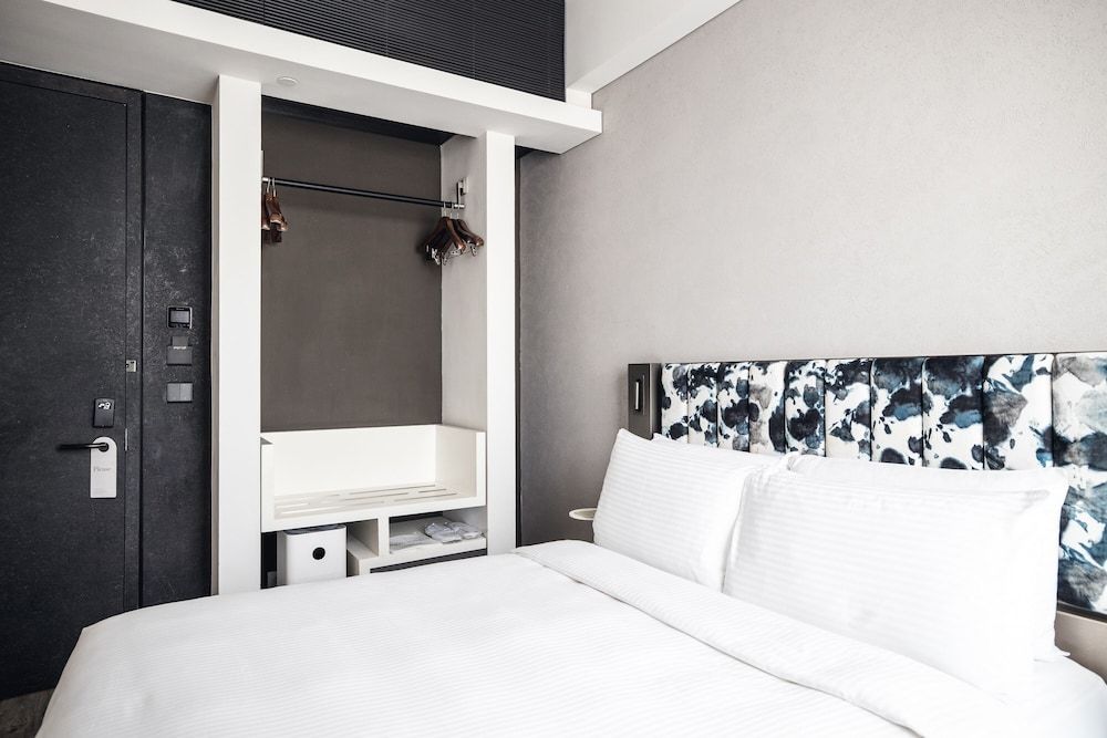 undefined Page148, Page Hotel 6