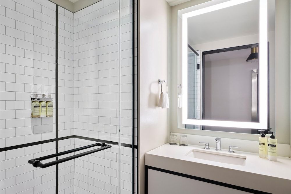 Arlo Chicago Room, 1 King Bed 6