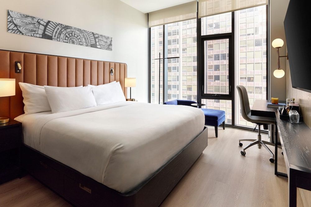 undefined Arlo Chicago 7