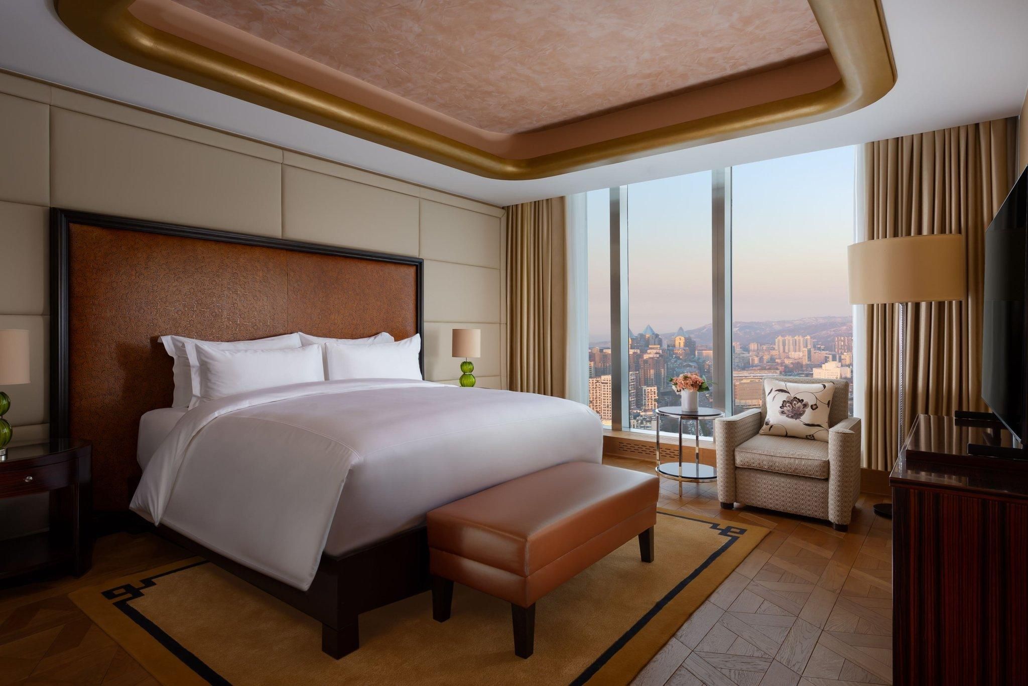 The Ritz-Carlton Suite, 1 Bedroom Larger Suite, 1 King