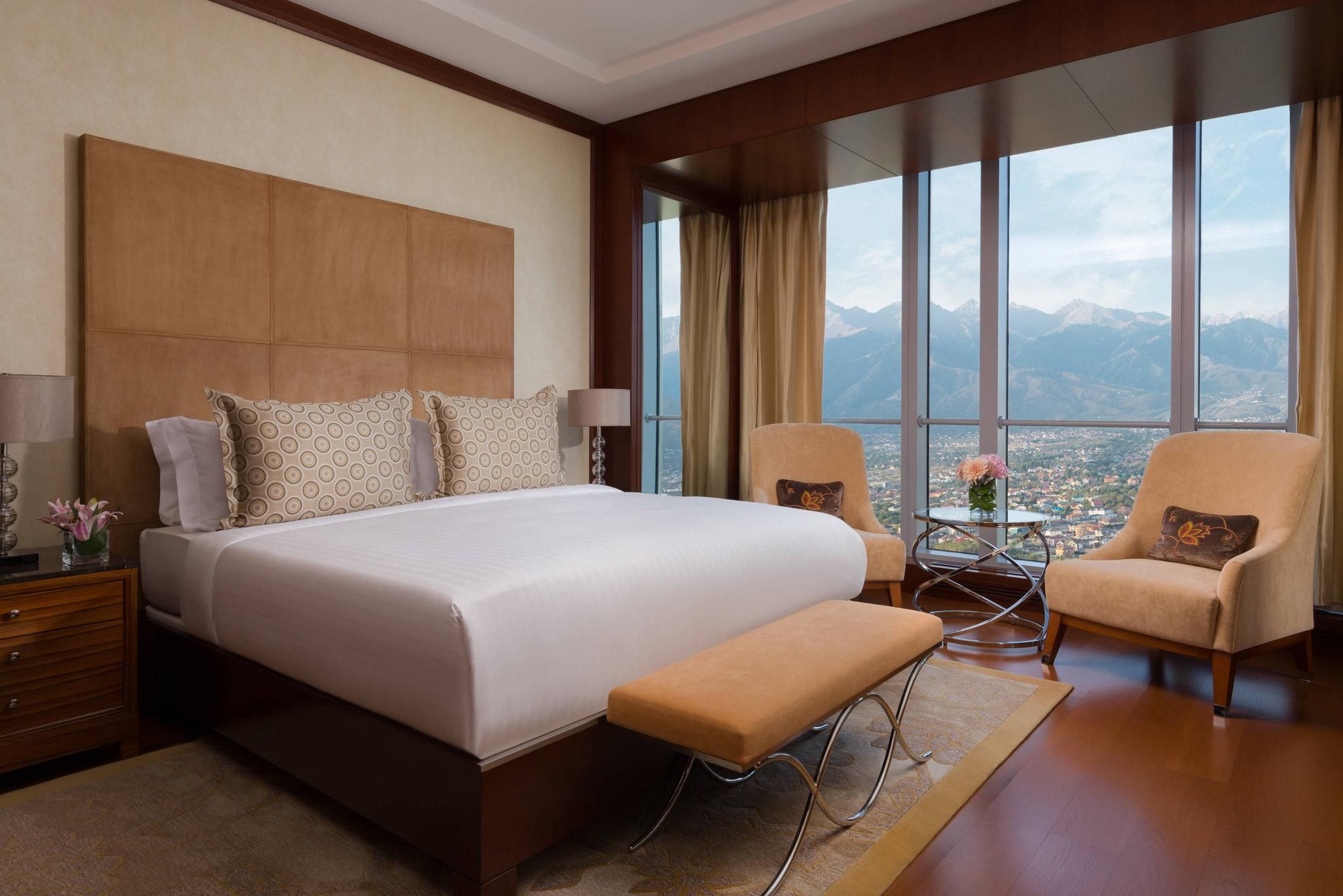 Deluxe Guest Room, 1 King, City View