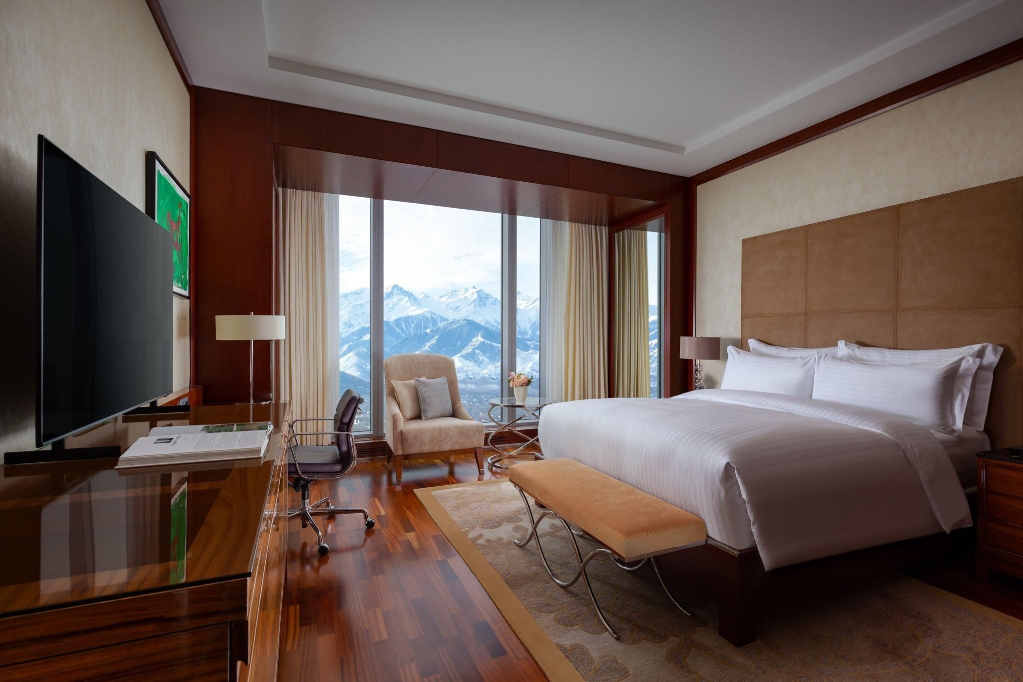 Club Guest room, 1 King, Mountain view