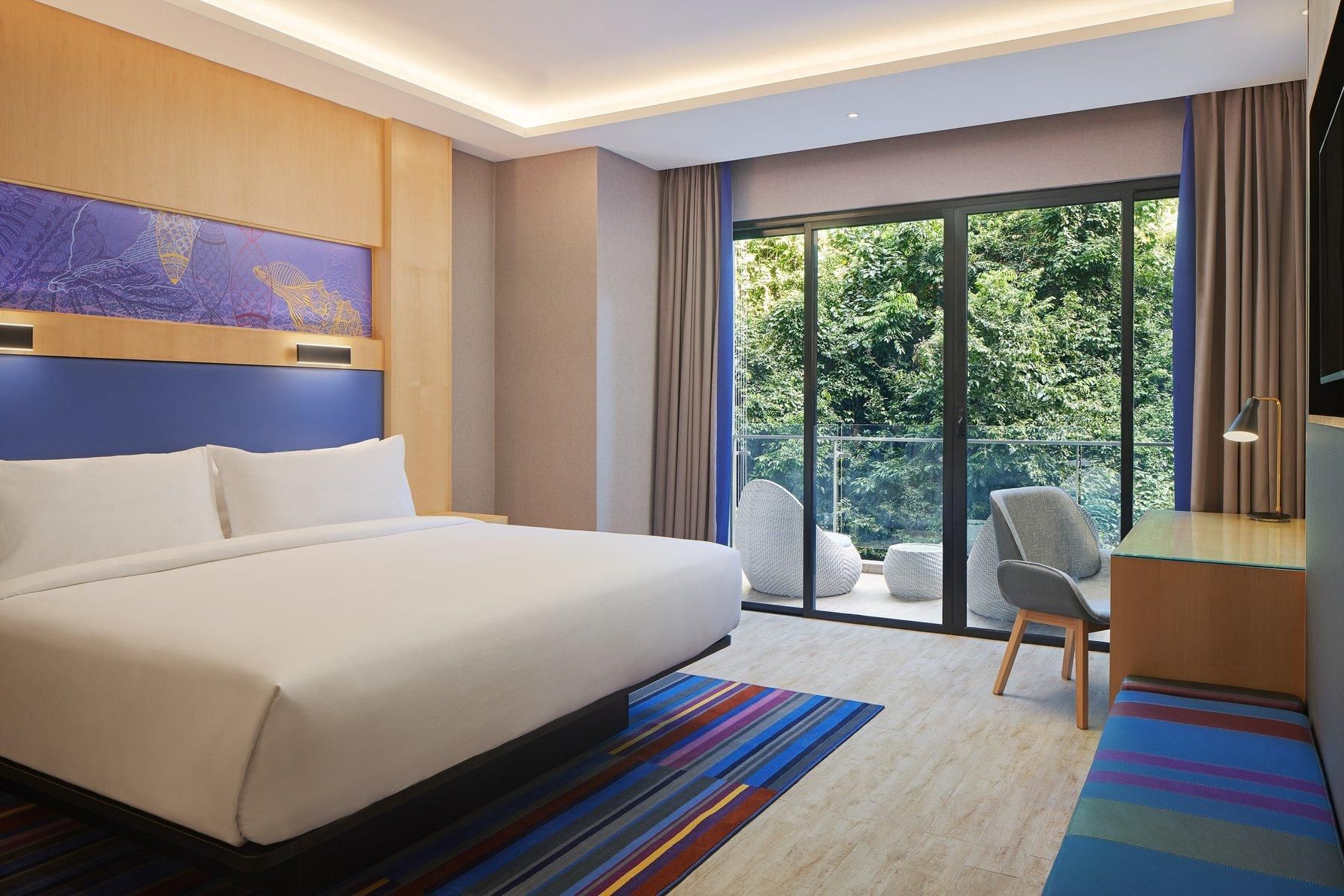 Guest room, 1 King, Rainforest view, Balcony