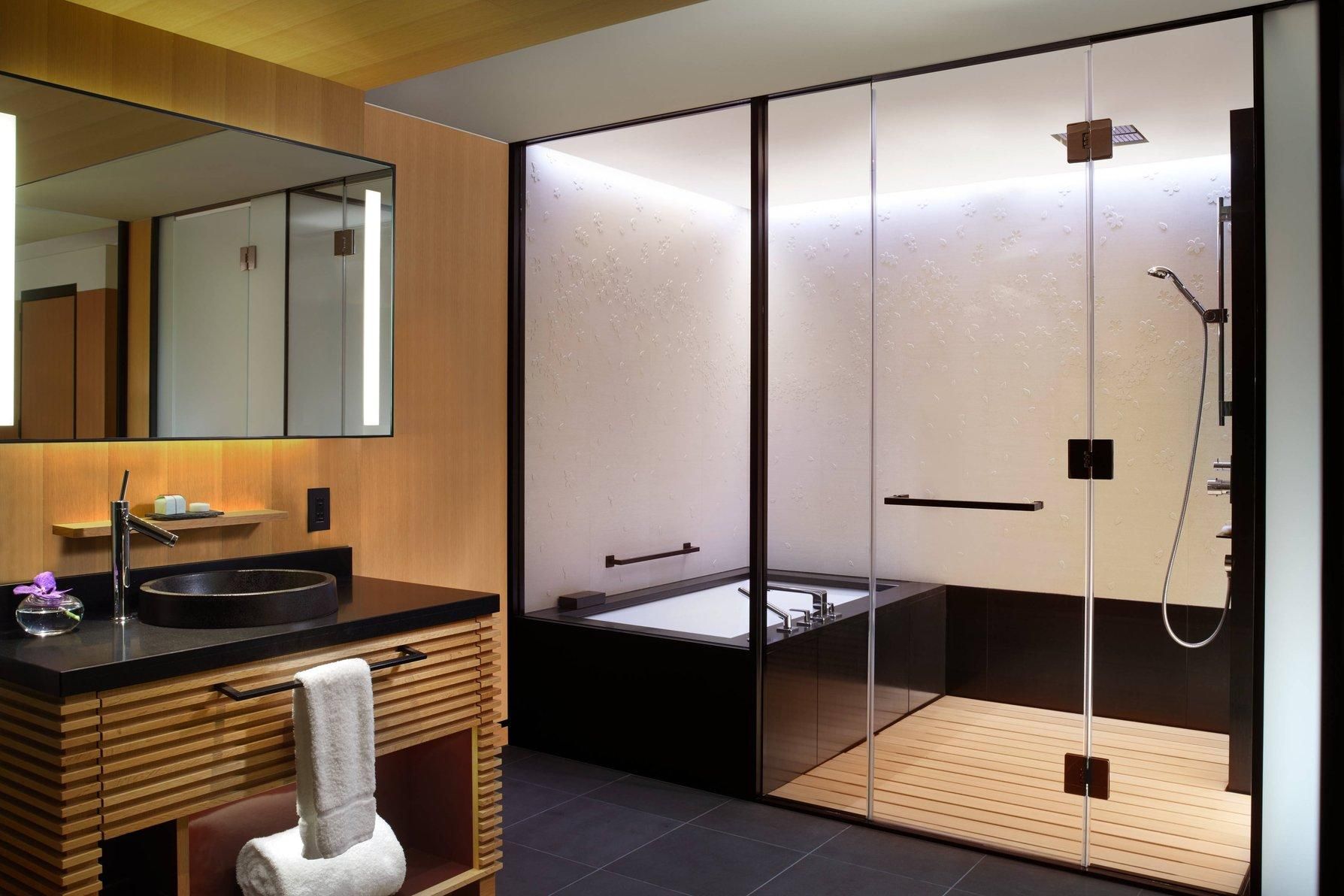 Garden Terrace Suite, Suite, 1 King, Mountain view