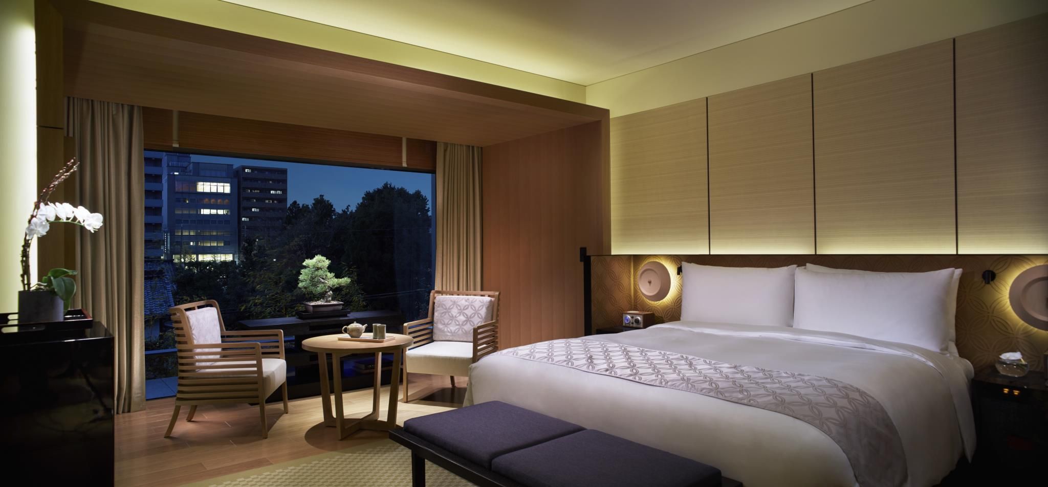 Deluxe, Guest room, 1 King, City view