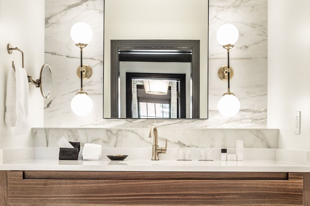 Bottleworks Hotel Landmark 2 Queen ADA 2