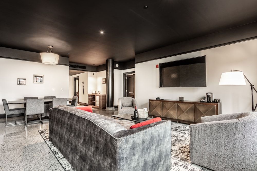 Bottleworks Hotel Priestly Suite 12
