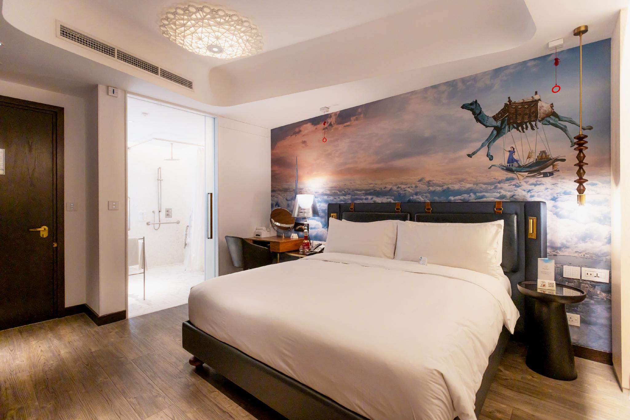 1 King Standard Accessible Creek View