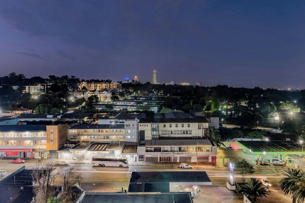Johannesburg Marriott Hotel Melrose Arch Deluxe Room, 2 Double Beds 2
