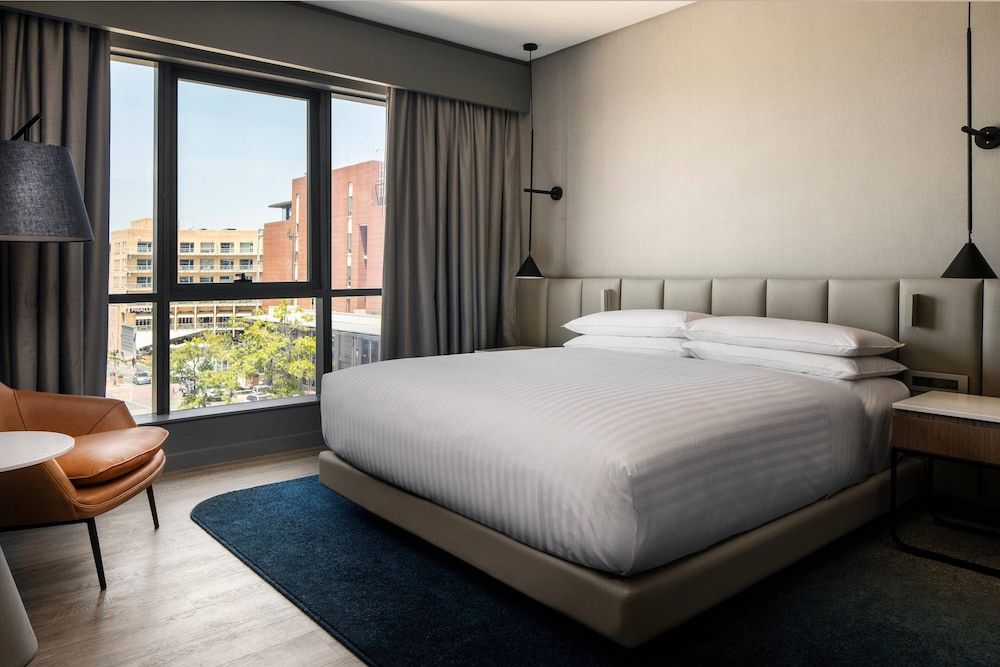 Suite, 1 King Bed