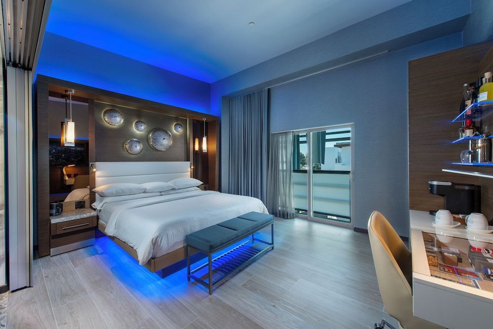 Shade Hotel Plaza View Room, 1 King Bed