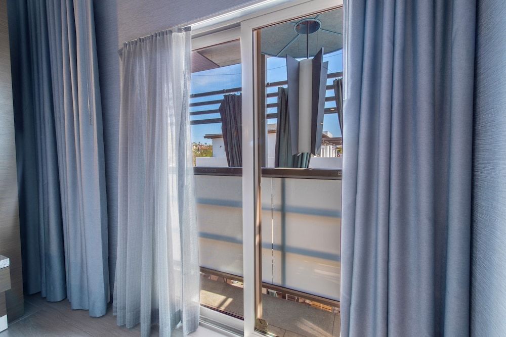 Shade Hotel Deluxe Spa Room, 1 King Bed, Accessible 6