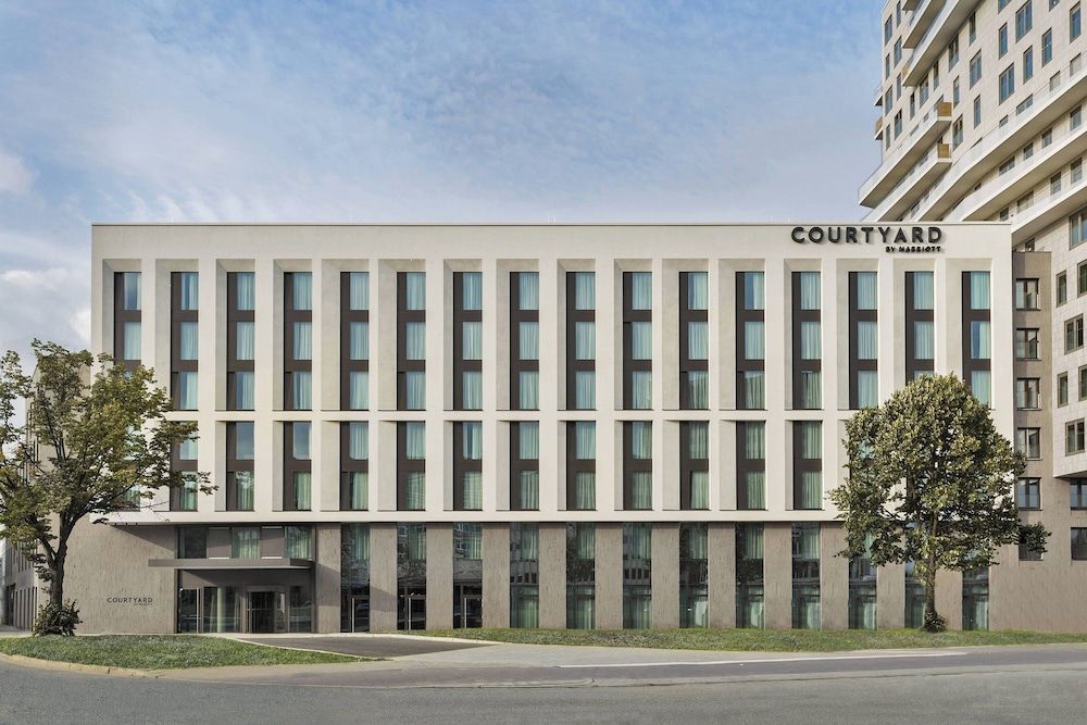 undefined Courtyard by Marriott Hamburg City 7