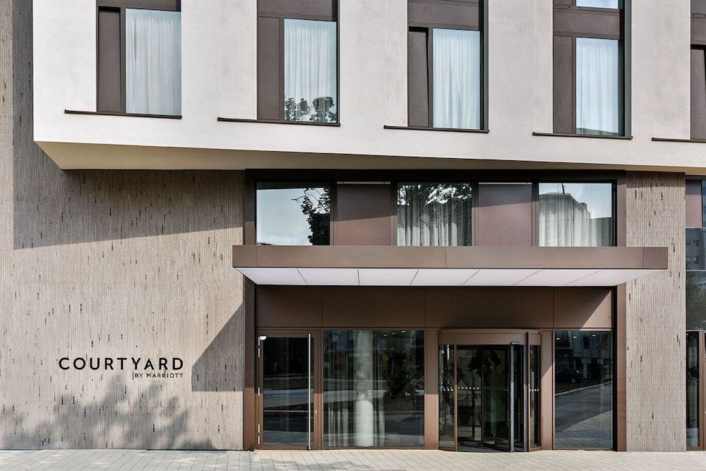 undefined Courtyard by Marriott Hamburg City 5