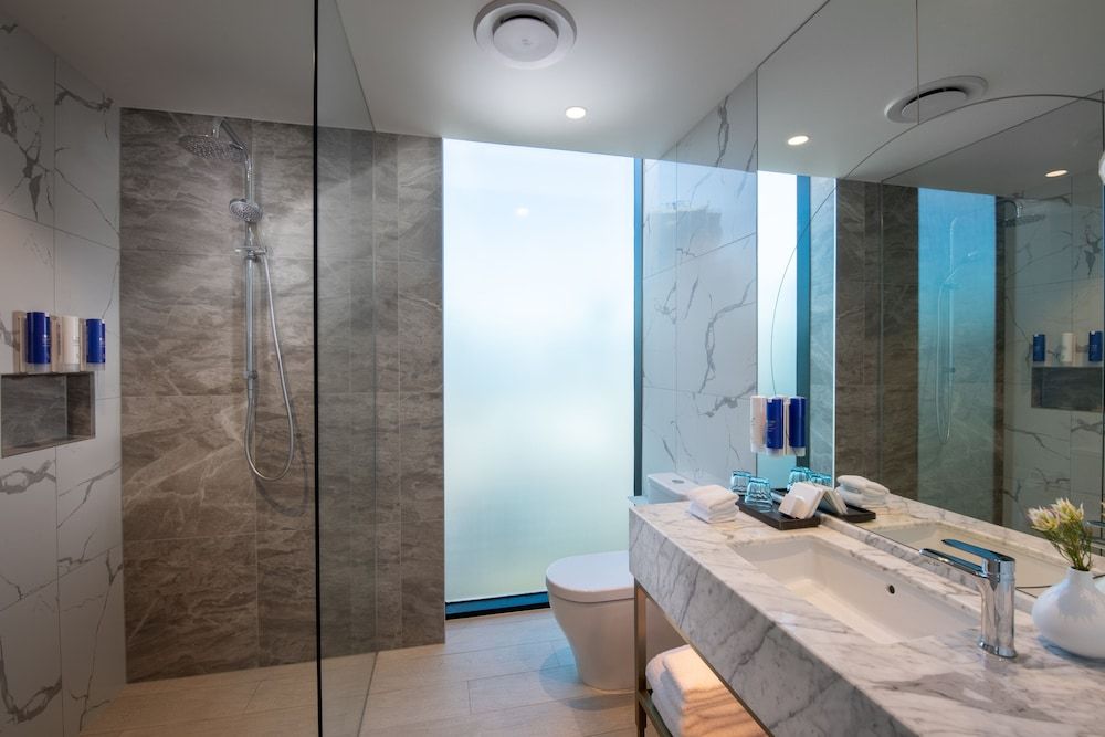 Dorsett Gold Coast Deluxe King Panoramic 4