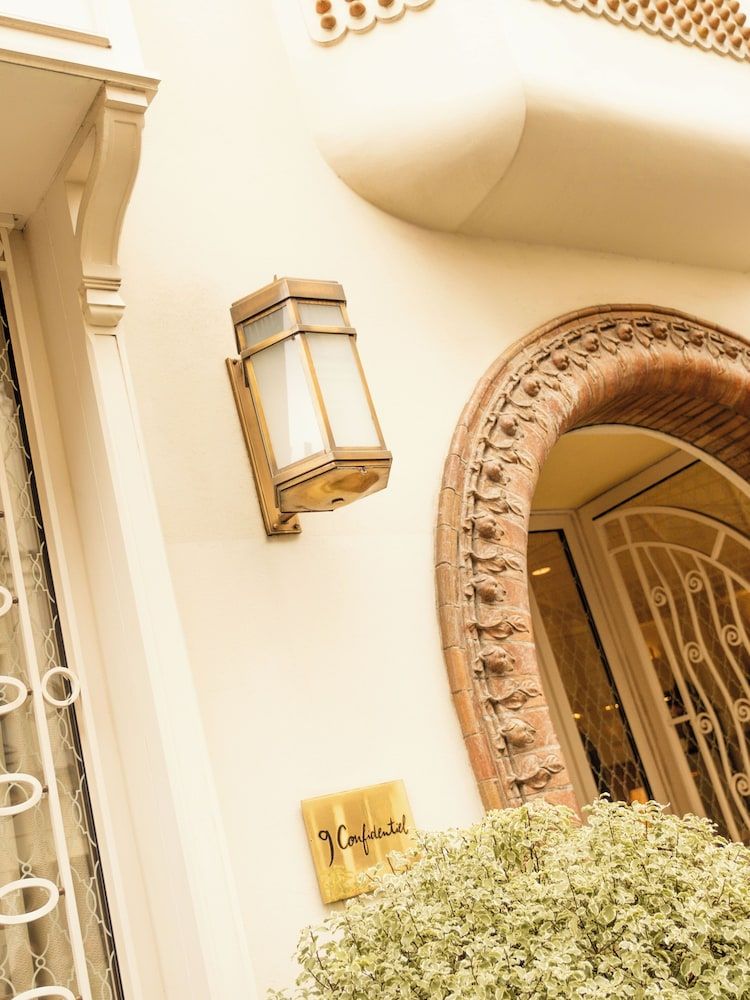 undefined 9Confidentiel 4