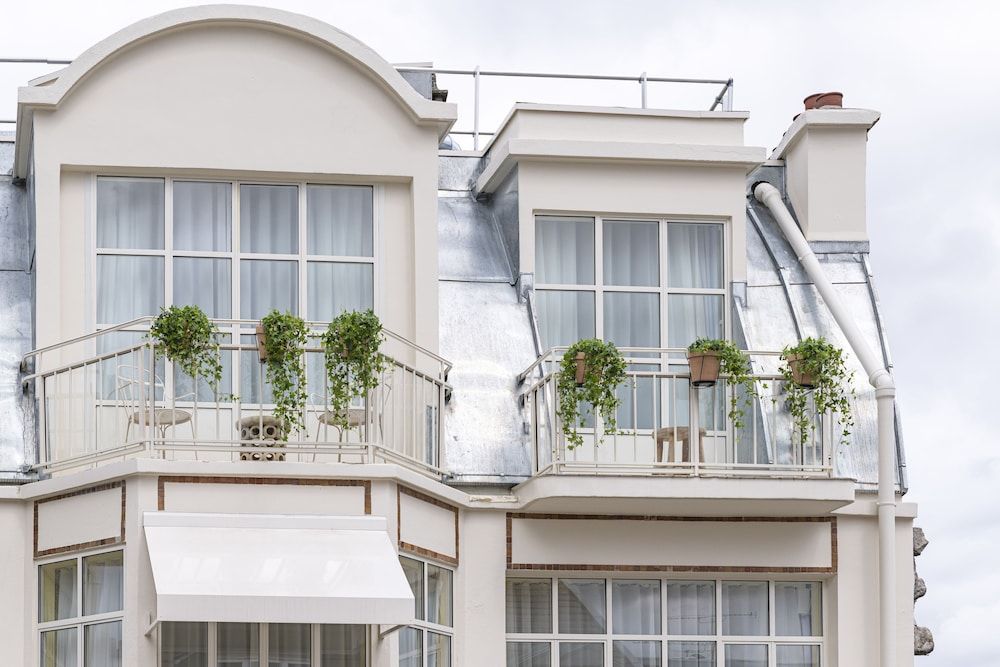 undefined 9Confidentiel 6