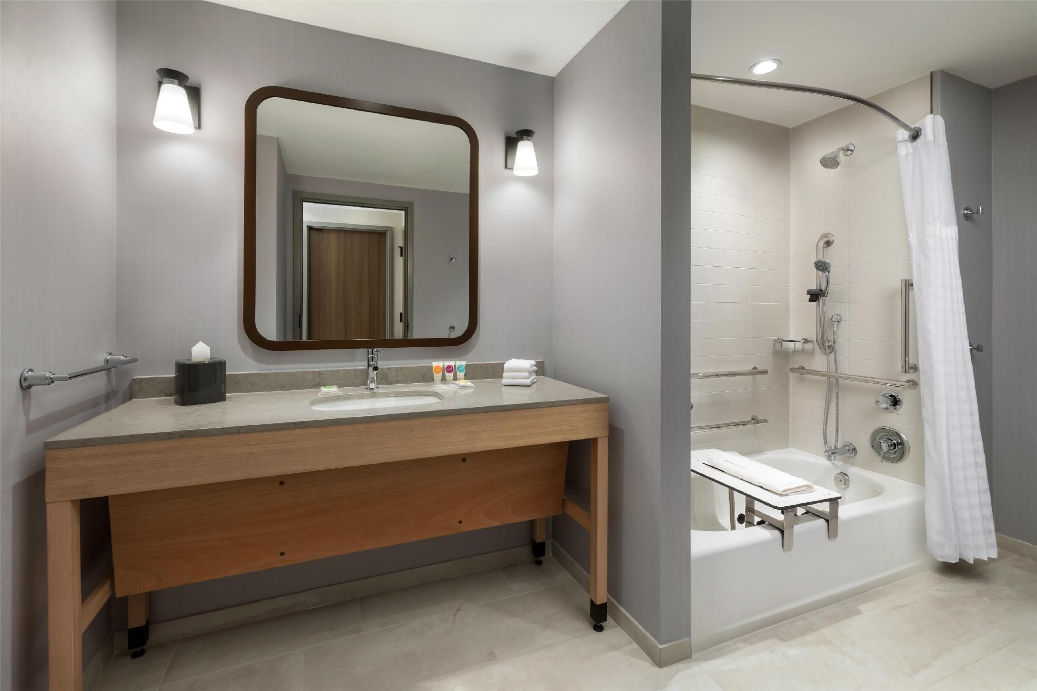 Accessible King Bed Tub (plus Sofa Bed)