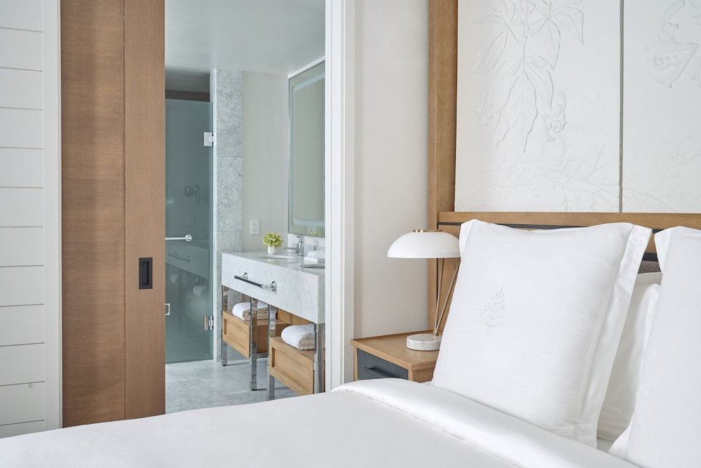 Premier Room, 1 King Bed, Mobility Accessible, City View