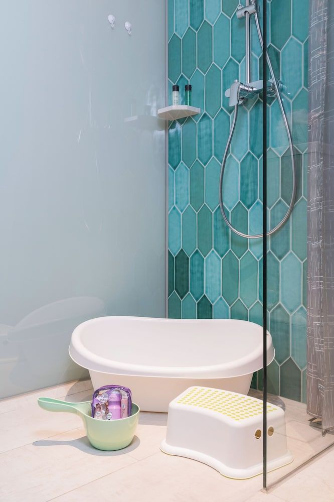 Village Hotel Sentosa by Far East Hospitality Family Room 5