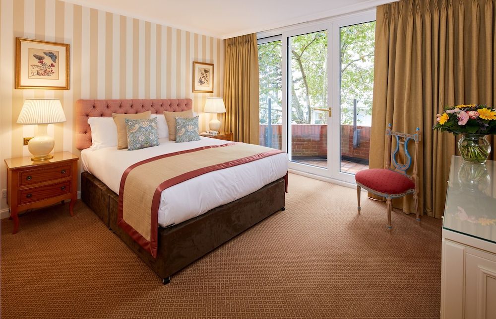 undefined Cheval Thorney Court at Hyde Park 9