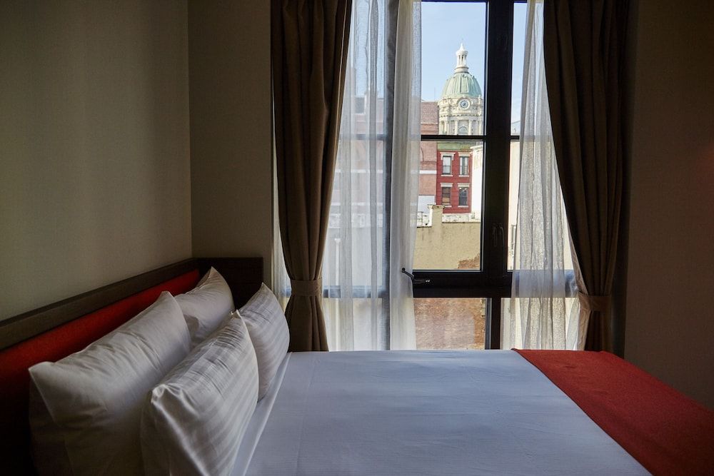 NobleDEN Hotel Room, 1 King Bed (City View or Courtyard View) 5