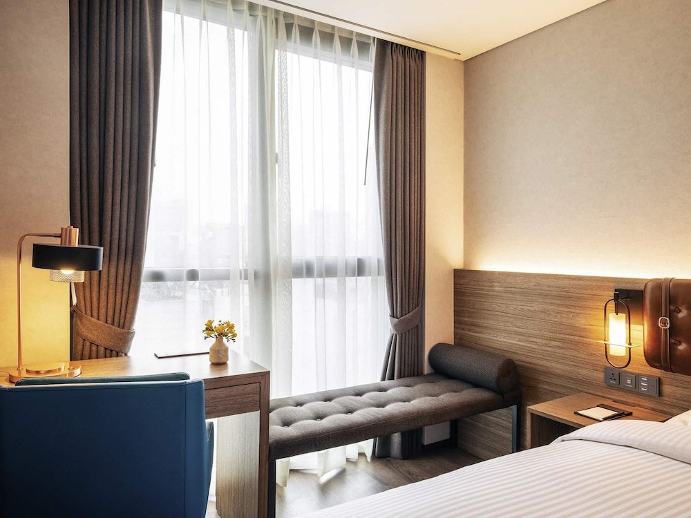 Mercure Ambassador Seoul Hongdae Standard Room, 1 King Bed 3