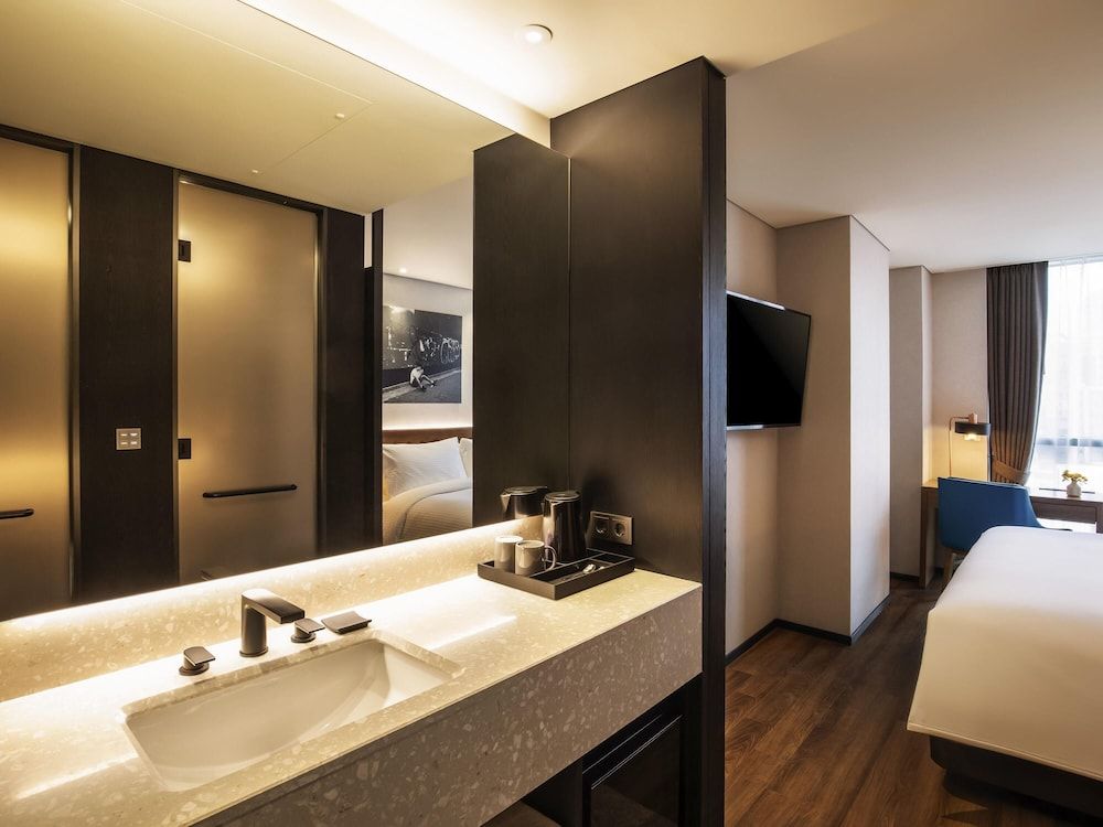 Mercure Ambassador Seoul Hongdae Standard Room, 1 King Bed 7