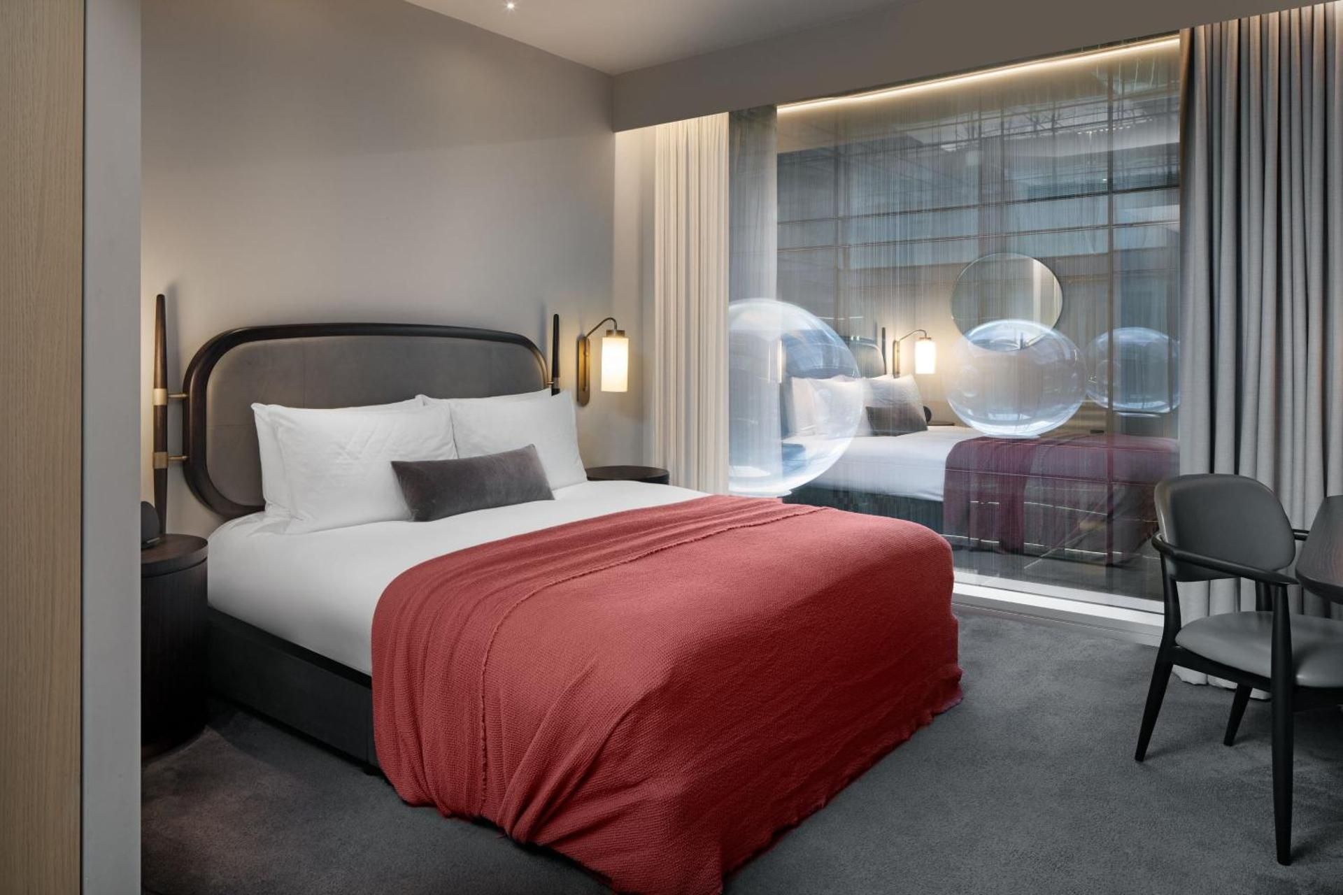 The Stratford, Autograph Collection Standard, Guest room, 1 Queen